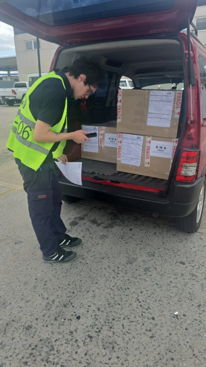 Operación logística de carga en utilitario